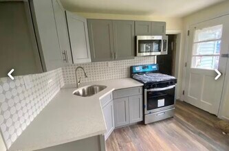 242 Woodlawn Cir, Unit 242 Woodlawn cir in East Hartford, CT - Building Photo - Building Photo