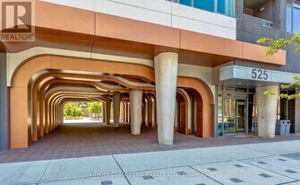 525 Adelaide St W in Toronto, ON - Building Photo