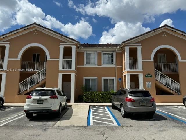 17660 NW 73rd Ave in Hialeah, FL - Foto de edificio