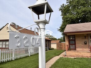 3204 E 9th St in Des Moines, IA - Building Photo - Building Photo