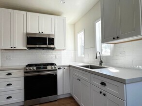 584 Cypress Ave in Los Angeles, CA - Building Photo - Building Photo