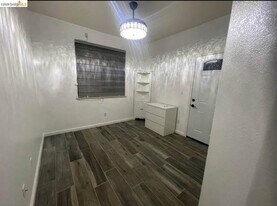 1089 Somersby Way in Brentwood, CA - Building Photo