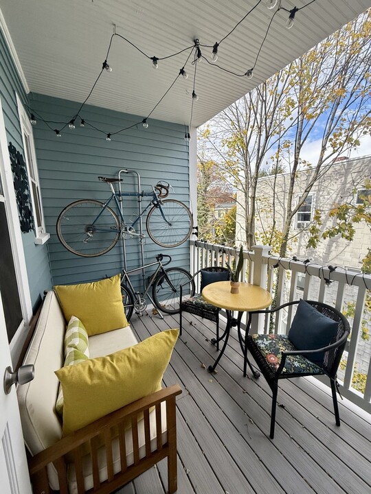 9 Eustis St in Cambridge, MA - Building Photo