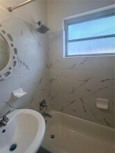 1290 NE 156th St in North Miami Beach, FL - Building Photo - Building Photo