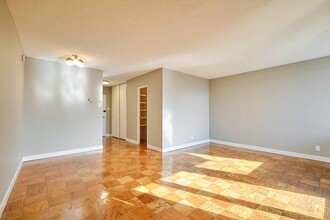 240 M St SW, Unit E404 in Washington, DC - Building Photo - Building Photo