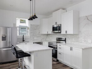 2308 Santa Maria St in Austin, TX - Building Photo - Building Photo