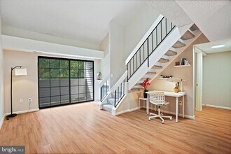 1605 Carriage House Terrace in Silver Spring, MD - Building Photo - Building Photo
