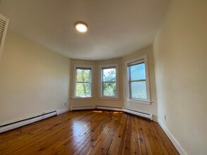 86 Pleasant St, Unit 3 in Cambridge, MA - Building Photo - Building Photo