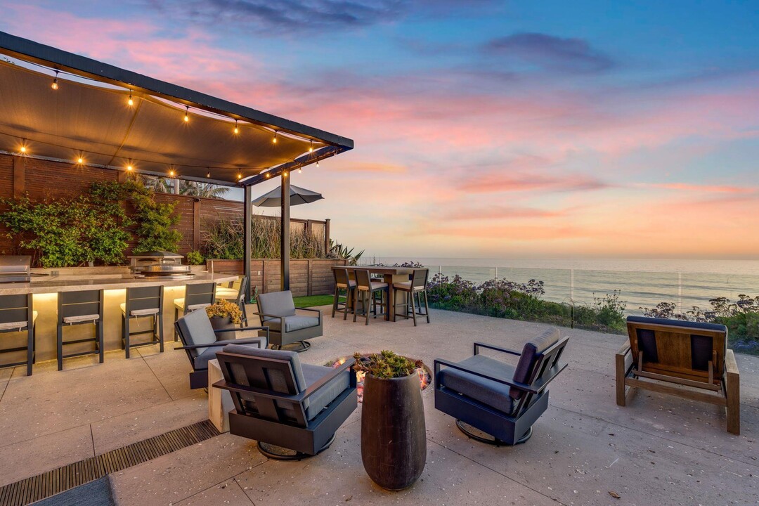 282 Neptune Ave in Encinitas, CA - Foto de edificio