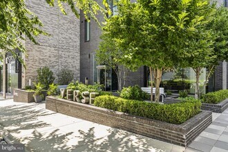 1650 Silver Hill Dr, Unit 1204 in Tysons, VA - Building Photo - Building Photo