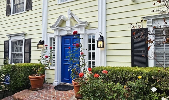 12039 Weddington St in Los Angeles, CA - Building Photo - Building Photo