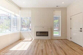 4177 W Belmont Ave in Chicago, IL - Foto de edificio - Building Photo