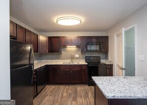 4883 Roswell Rd, Unit W11 in Sandy Springs, GA - Building Photo