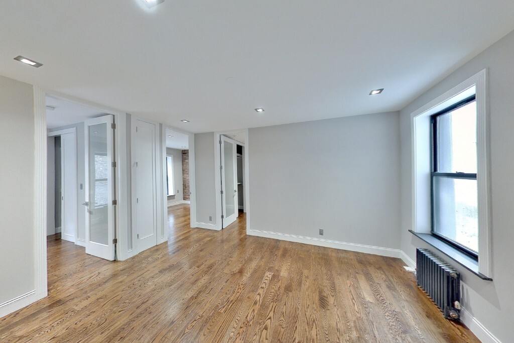 334 E 100th St in New York, NY - Building Photo