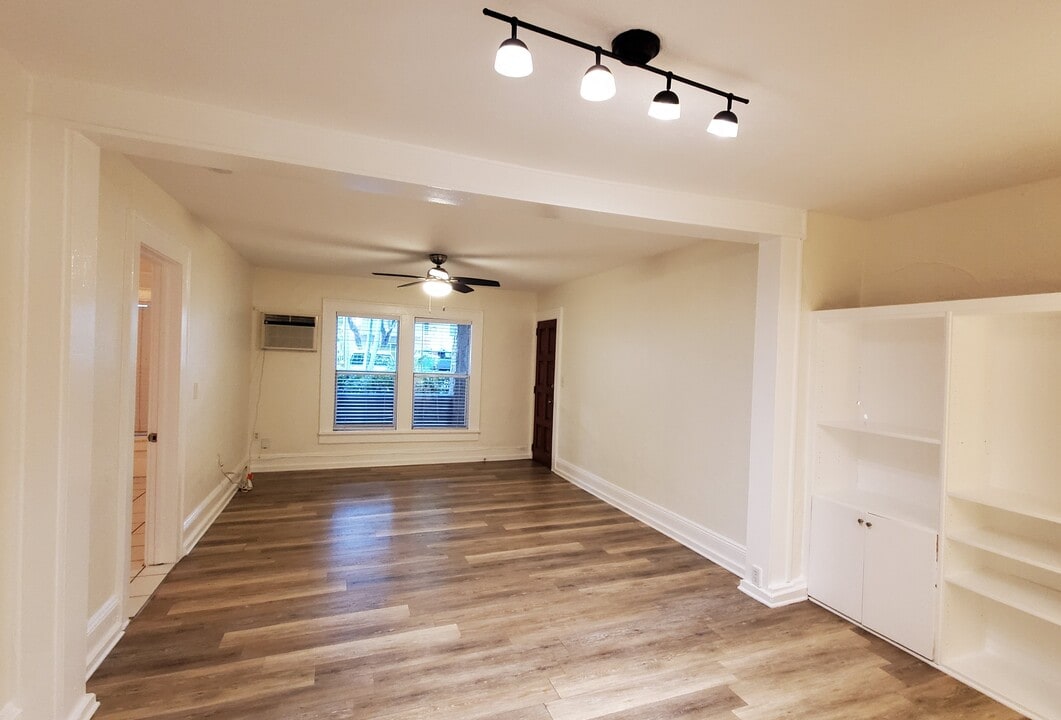 2140 Secoffee St, Unit 2 in Miami, FL - Building Photo