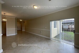 13163 SW 256th St in Homestead, FL - Foto de edificio - Building Photo