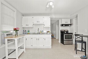 102 Wooster St in Shelton, CT - Building Photo