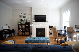 637 Tremont St, Unit #1 in Boston, MA - Building Photo - Building Photo