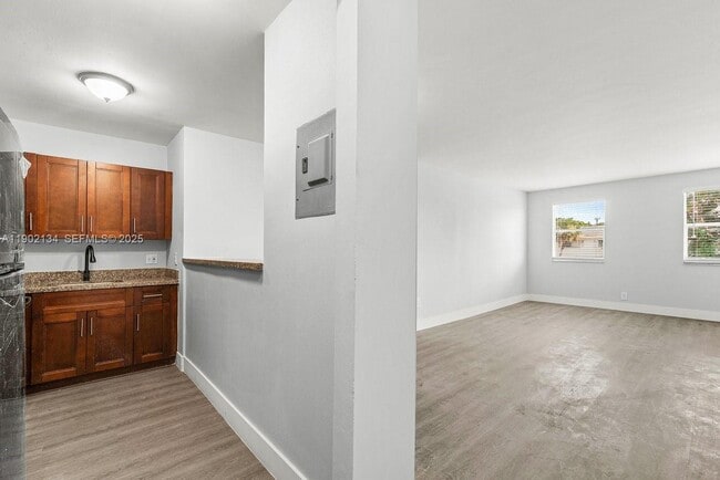 property at 1530 Crescent Cir