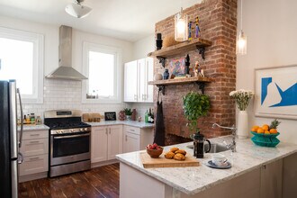 21 Orient Avenue, Unit #3 in Brooklyn, NY - Foto de edificio - Building Photo