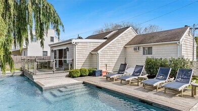 8 Elder Ave in Hampton Bays, NY - Building Photo - Building Photo