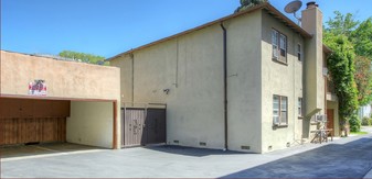 11247 Camarillo St in North Hollywood, CA - Foto de edificio - Building Photo