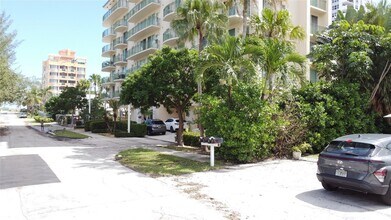 3210 NE 5th St, Unit 701 in Pompano Beach, FL - Building Photo - Building Photo