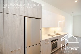 3420 N Lincoln Ave, Unit 203 in Chicago, IL - Building Photo