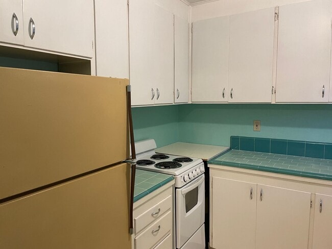 property at 7708-7708 SE Harold St