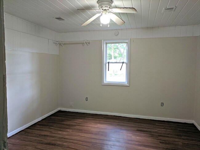 2284 Austin St in Muskegon, MI - Building Photo - Building Photo