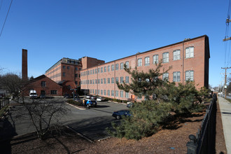 Charles Street Place Apartments in Meriden, CT - Foto de edificio - Building Photo