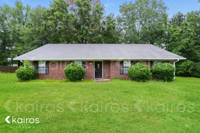 1003 Rosswood Colony Dr in Pine Bluff, AR - Building Photo