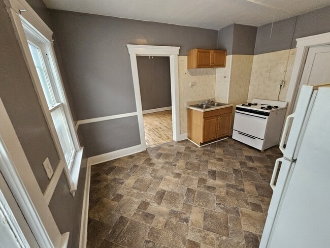 2059 W 105th St in Cleveland, OH - Building Photo - Building Photo