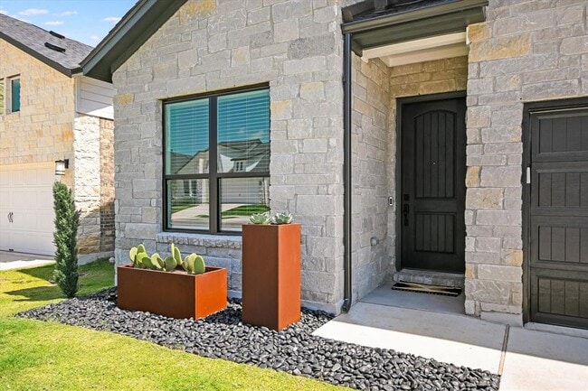 253 Darley Oak Dr in Dripping Springs, TX - Building Photo - Building Photo
