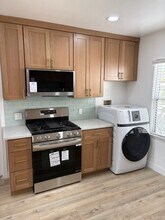 $1,000 Move-In Credit | Modern 2-Bed Oasis in Santa Monica, CA - Foto de edificio - Building Photo