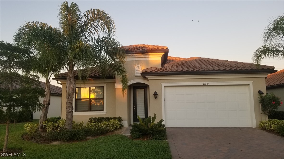 10681 Essex Square Blvd in Ft. Myers, FL - Building Photo