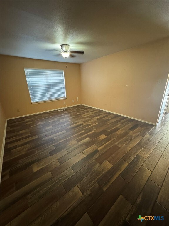 416 W Humphreys St in Seguin, TX - Foto de edificio - Building Photo