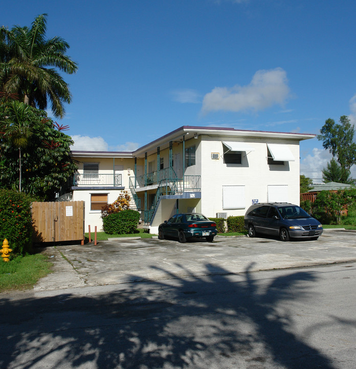 Bayshore Apartments in Miami, FL - Building Photo