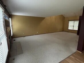 8629 Fernbrook Dr in Lewis Center, OH - Building Photo - Building Photo