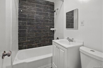 15 Vernon Terrace in Poughkeepsie, NY - Building Photo - Building Photo