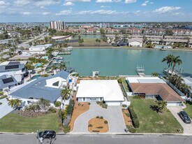 7 Island Dr in Treasure Island, FL - Building Photo
