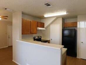 2223 Katy Ln in Georgetown, TX - Foto de edificio - Building Photo