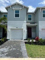 530 Rivergrass St in Port St. Lucie, FL - Building Photo