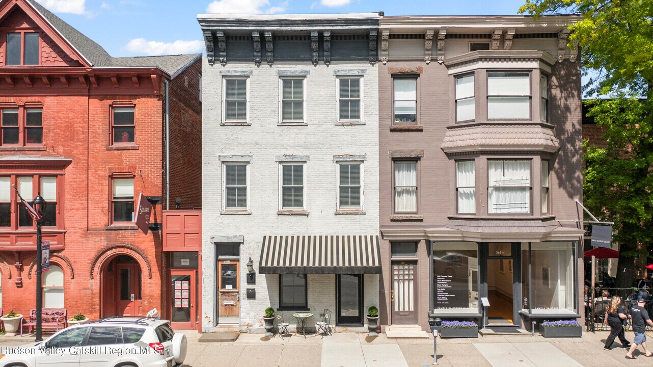 362 Warren St in Hudson, NY - Building Photo