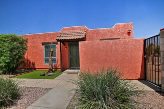 18034 N 41st St, Unit 2 in Phoenix, AZ - Building Photo - Building Photo