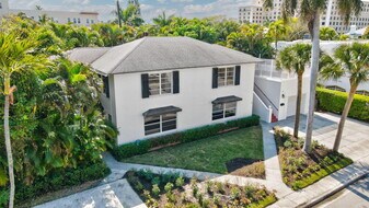 240 Oleander Ave in Palm Beach, FL - Building Photo