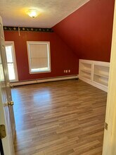 298 Main St, Unit 298 Main Street UNIT 2 in Franklin, MA - Foto de edificio - Building Photo