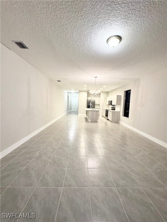 5570 Cassidy Ln in Ave Maria, FL - Foto de edificio
