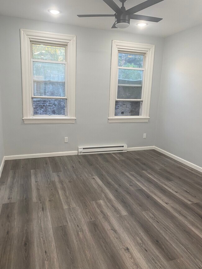 6443 N Broad St in Philadelphia, PA - Building Photo - Building Photo