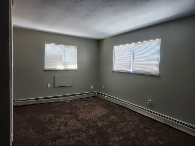 1951 Clinton St in Aurora, CO - Building Photo - Building Photo